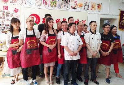 成都小郡肝串串火鍋哪里可以學習正宗底料？短期串串火鍋底料培訓