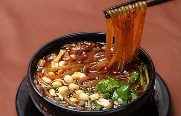 成都小吃肥腸粉搭配“鍋盔”，一個(gè)鍋盔3兩肉！