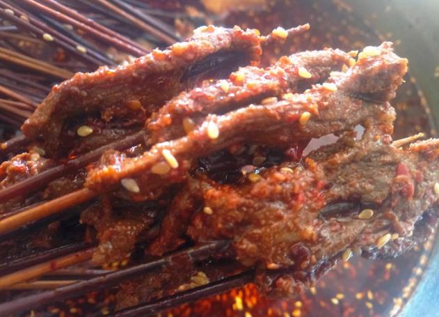 四川特色小吃，看起來(lái)很有油吃起來(lái)很香