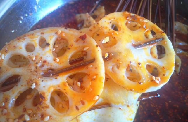 四川特色小吃，看起來(lái)很有油吃起來(lái)很香