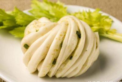 面食如此做才簡單，不發(fā)面、不用煮，比饅頭好吃，比花卷有嚼勁
