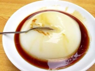 夏季天熱，在家自制特色小吃涼糕，方法簡單