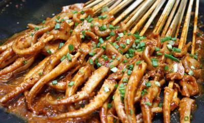 ?特色鐵板魷魚(yú)小吃培訓(xùn)哪里好？鐵板燒配方