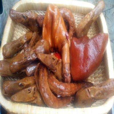 四川現(xiàn)撈鹵菜技術(shù)培訓(xùn)班哪里好？學(xué)員親自動手操作