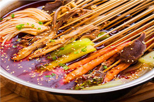 成都串串香底料技術(shù)培訓(xùn)哪里好？熬高湯選材培訓(xùn)