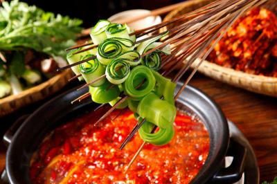 特征串串香技能訓(xùn)練校園哪里正宗？在師傅指導(dǎo)下實(shí)踐操作