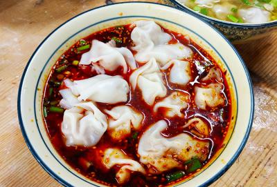 學習正宗抄手餡技術培訓哪里好？龍抄手培訓