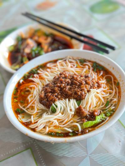 如何挑選優(yōu)質(zhì)早餐技術(shù)培訓機構(gòu)？蜀味緣早餐技術(shù)學校教學資質(zhì)與師資力量解析