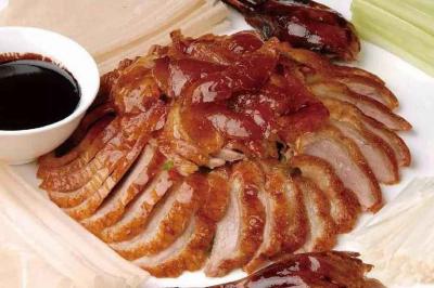 想學(xué)正宗的脆皮烤鴨技術(shù)？蜀味緣培訓(xùn)為您開啟美食創(chuàng)業(yè)之門！