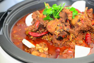 刷刷鍋技術(shù)培訓(xùn)哪里好？成都蜀味緣培訓(xùn)學(xué)校，助您開(kāi)啟餐飲致富路！