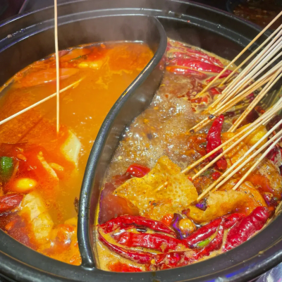 麻辣燙串串香培訓(xùn)多少錢？蜀味緣餐飲培訓(xùn)學(xué)校詳解費(fèi)用與價(jià)值