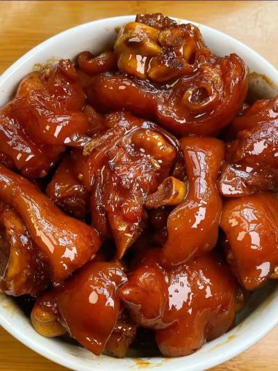 醬香豬蹄技術(shù)培訓(xùn)班在哪里有？成都蜀味緣小吃培訓(xùn)學(xué)校詳解